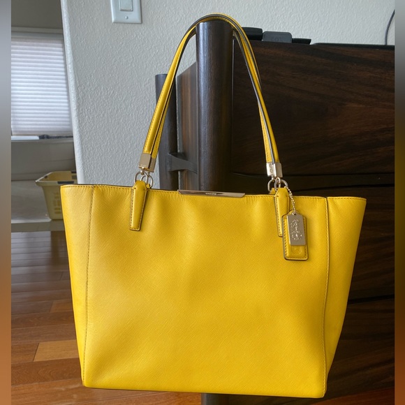 Yellow coach tote - Picture 2 of 6